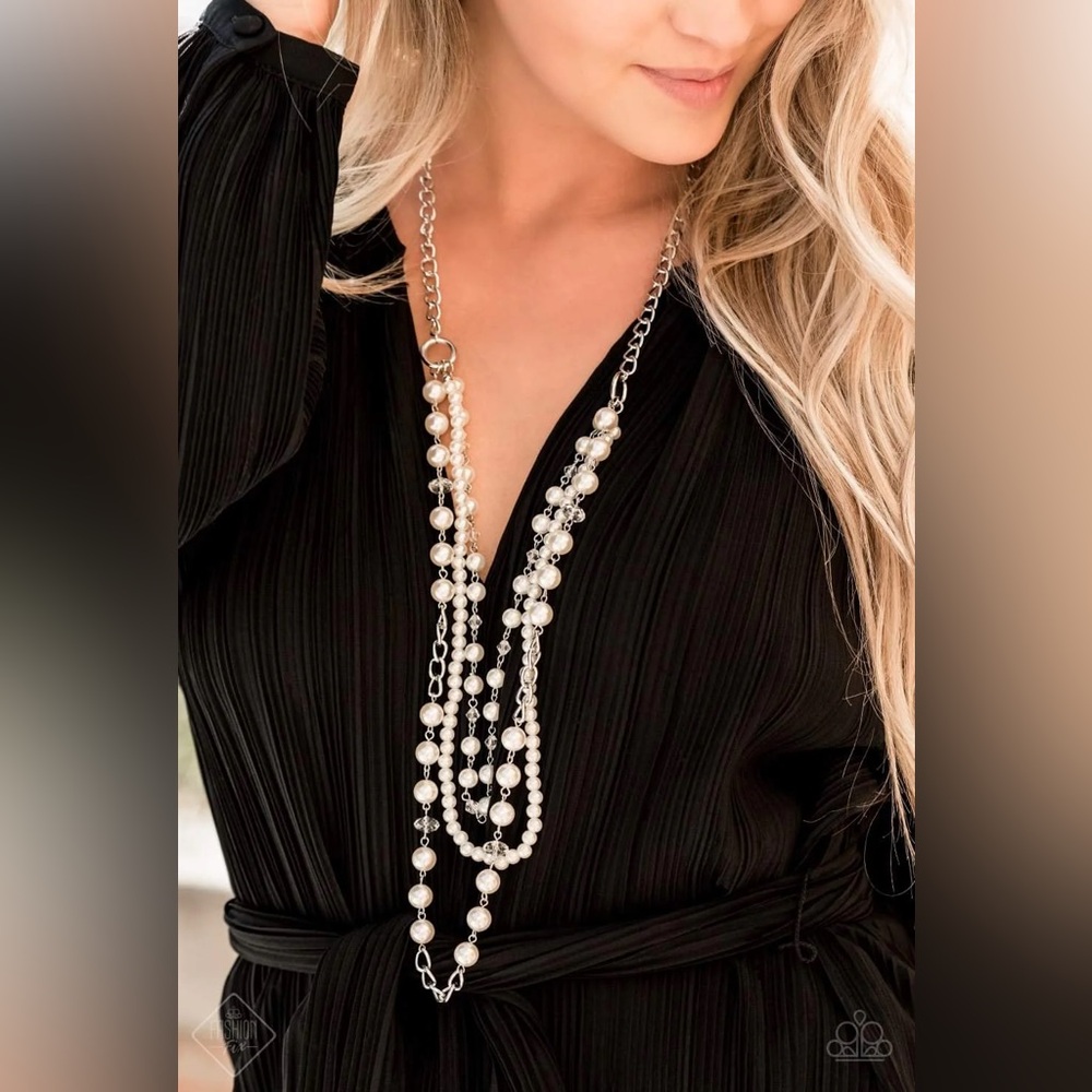 ❤️‍🔥5/$25❤️‍🔥 New York City Chic White Necklace